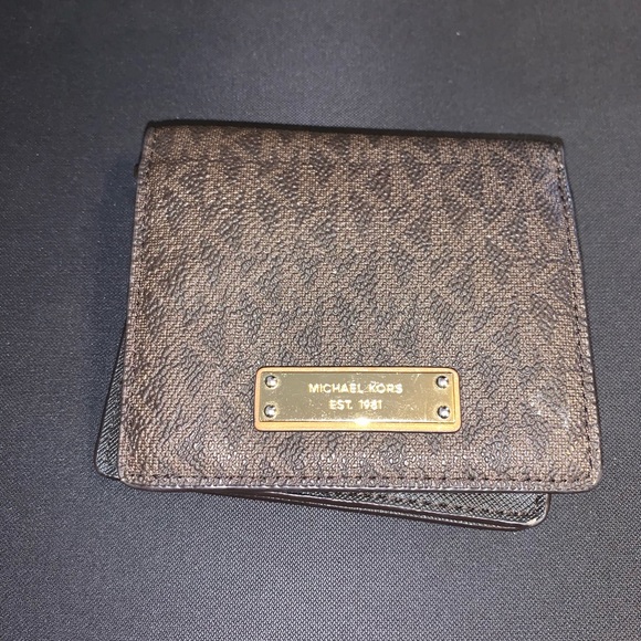 Large Michael Kors Tote - Picture 4 of 5